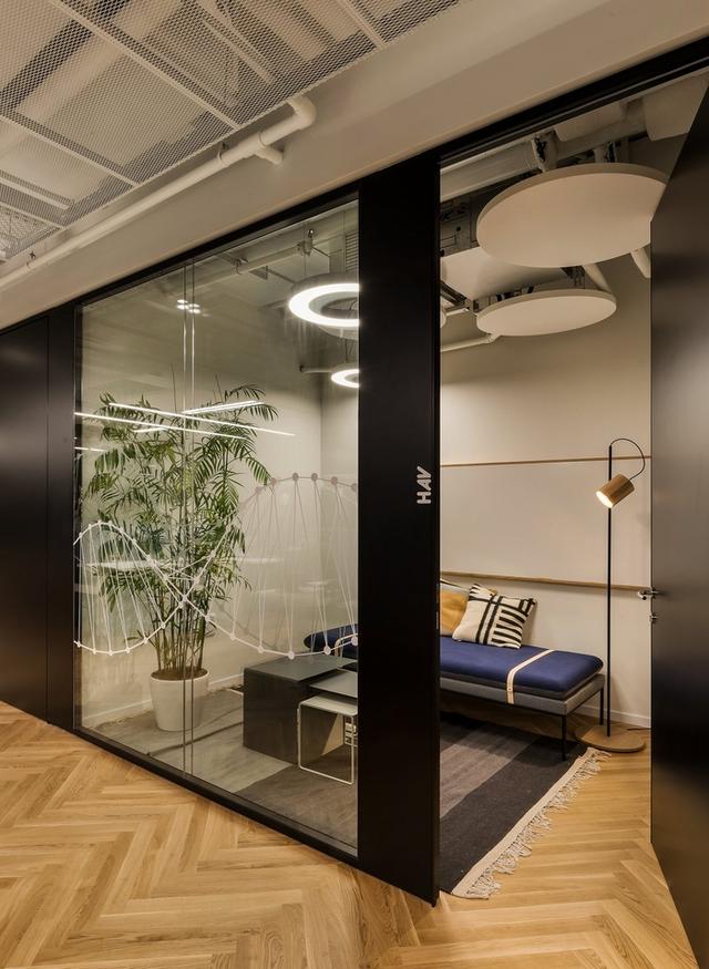 辦公空間:***生物科技公司工業(yè)風(fēng)格辦公室設(shè)計(jì)