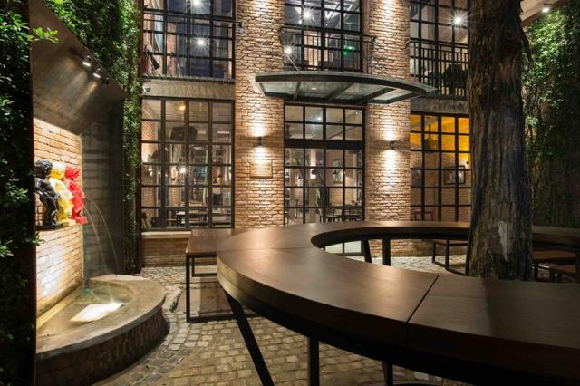商業(yè)空間:越南西貢主題餐廳工業(yè)風(fēng)格設(shè)計(jì)
