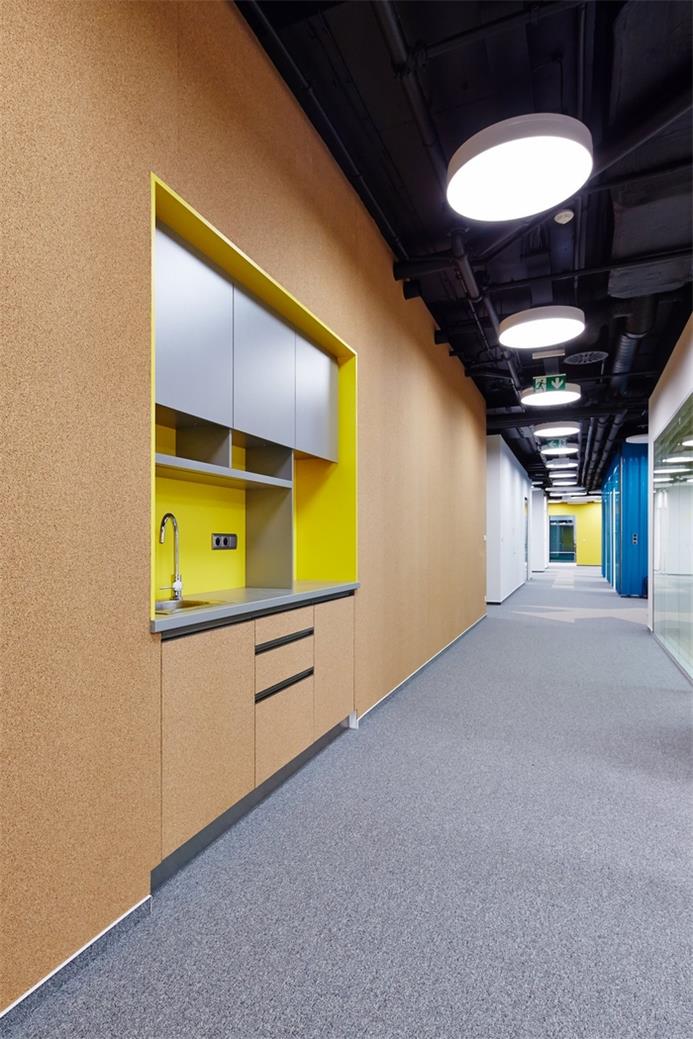 辦公空間，辦公室設計，科技公司辦公室設計，現(xiàn)代風格辦公室，在線旅行社